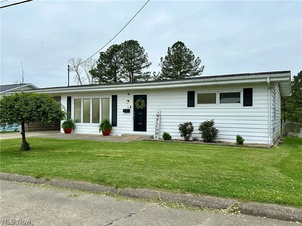 6 Randolph Dr, Parkersburg, WV 26104