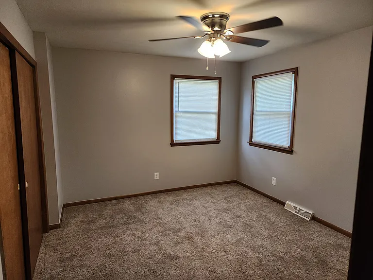 929 Autumn Ct — Photo 9
