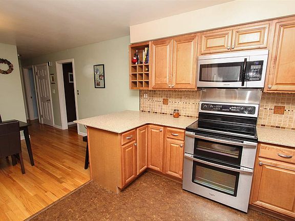 3rd image of 105 Ballston Ave