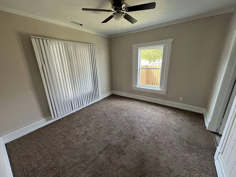 104 S Washington Ave — Photo 9