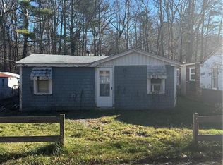 39 Beach Rd, Glocester, RI 02814