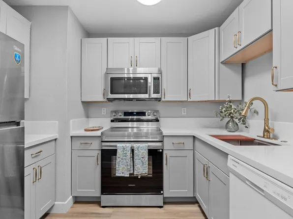 1350 N Escondido Blvd, Escondido, CA