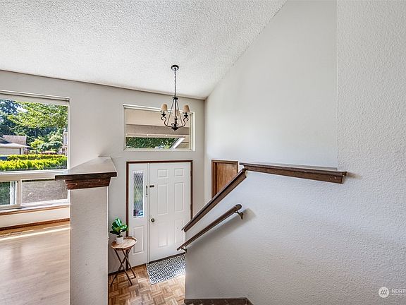 3rd image of 11219 98th Avenue SW