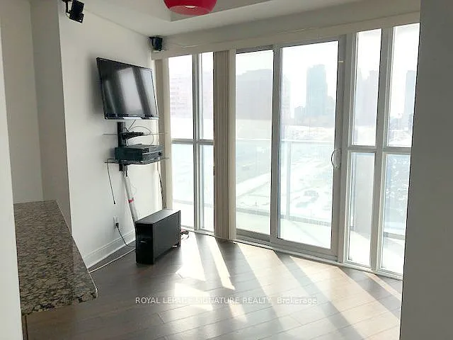 Marilyn Monroe Tower — Photo 3