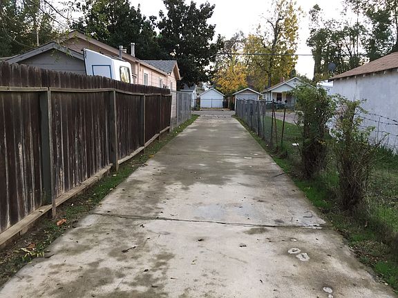 Driveway to the Rear House
