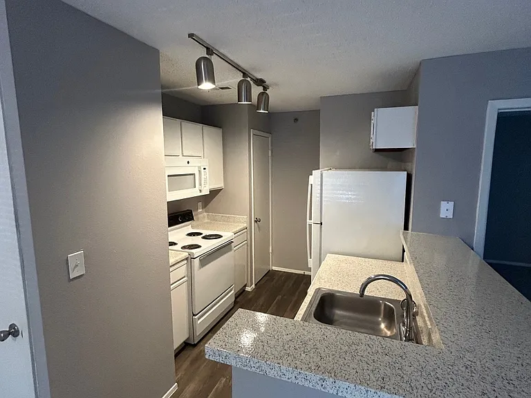 Idlewood Apartments — Photo 52
