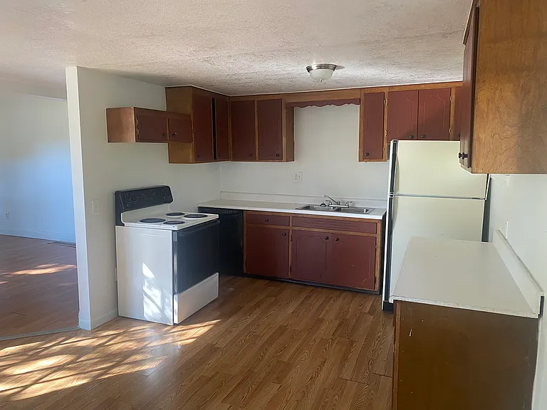 1425 S Northern Blvd — Photo 6