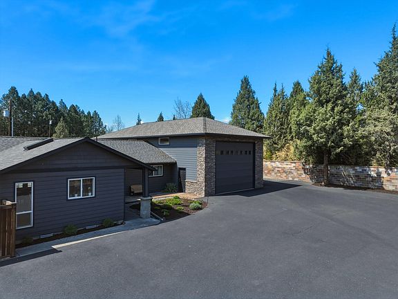 5th image of 62267 Powell Butte Rd