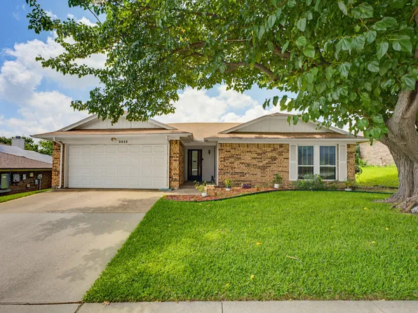 6504 N Park Dr, Watauga, TX 76148
