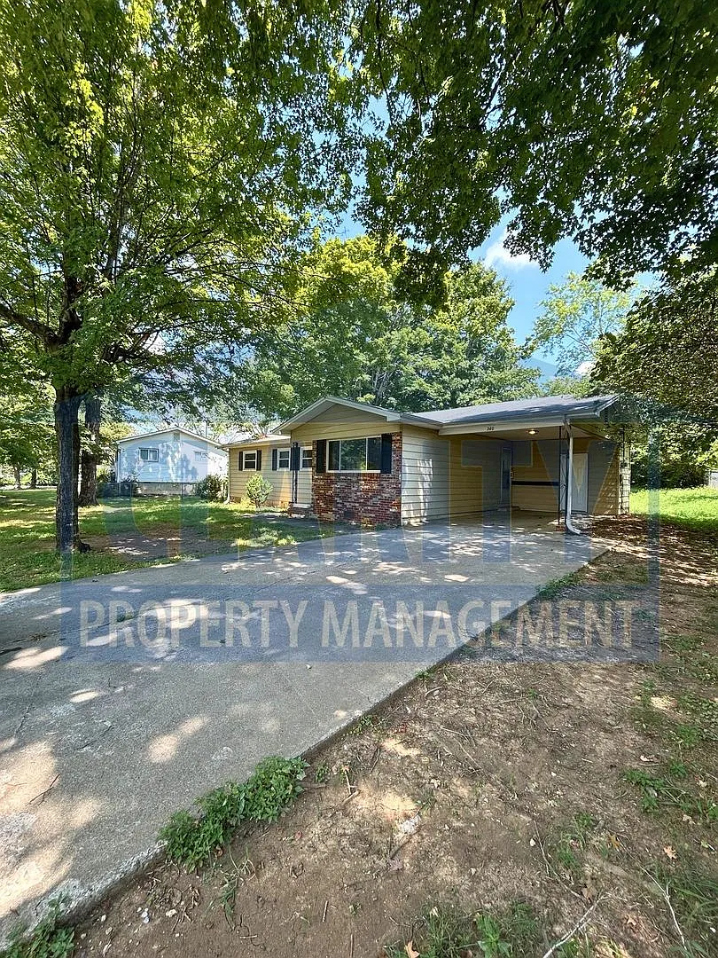 Centrally located 3 bedroom home! — Photo 2