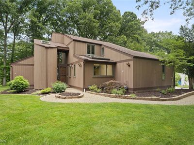 9193 Meadow Ln, Brecksville, OH, 44141