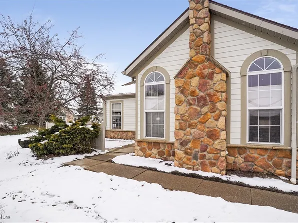 446 Classic Dr, Tallmadge, OH 44278