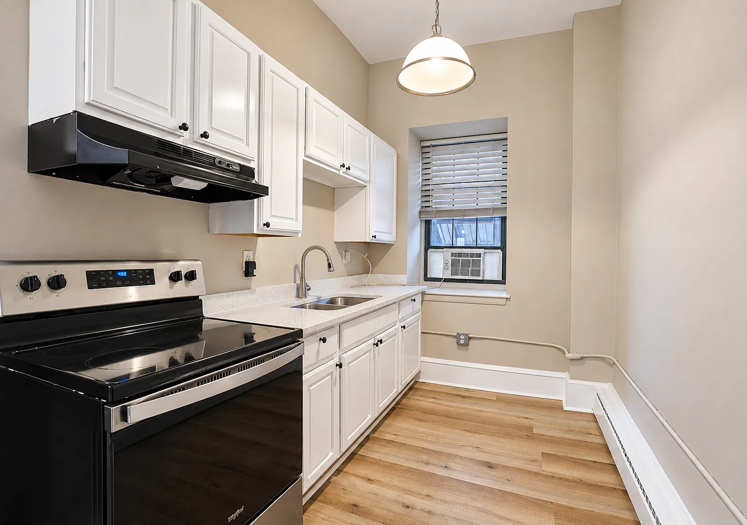 26 Main St Woonsocket Ri 02895-4313 — Photo 4