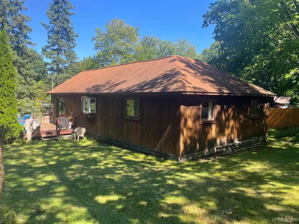 2363 Allen St, Marquette, MI 49855