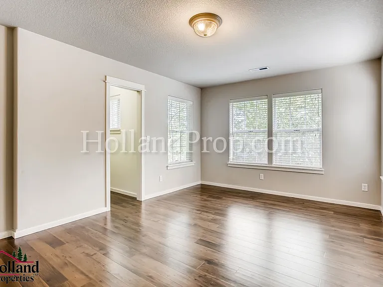 977 NE 73rd Ave — Photo 19