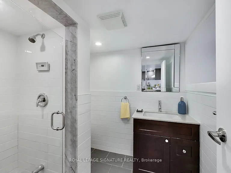896 Bathurst St #BASEMENT — Photo 11