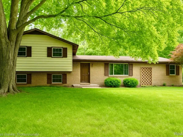 7580 Thornwood St, Canton, MI 48187