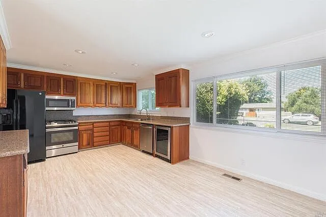 1094 Terrace Dr — Photo 3