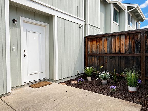 5th image of 449 Cannon Green Dr APT G