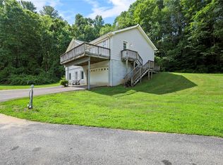 31 Barlow Road, Elk Park, NC 28622