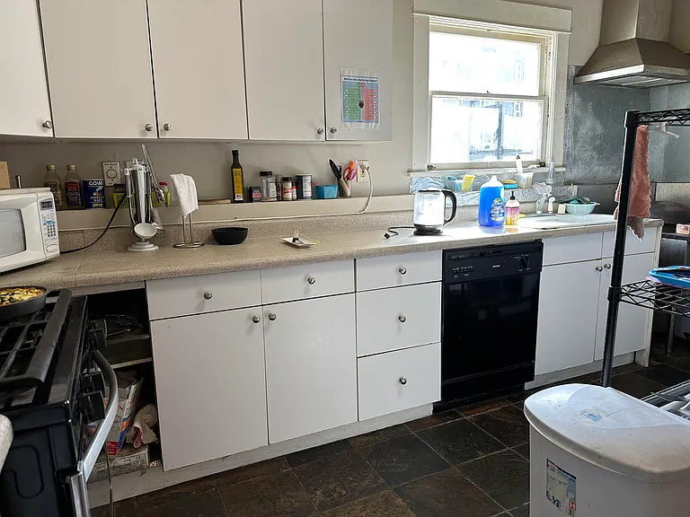 4307 11th Ave NE #8 — Photo 7