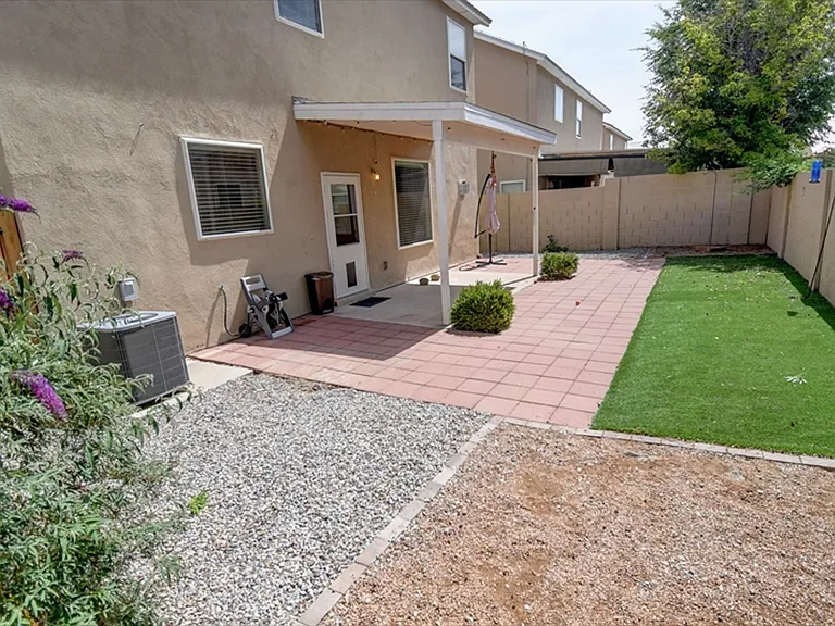 2011 Dillon Dr NE — Photo 20