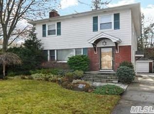 26 Bayberry Ave, Garden City, NY 11530