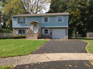 95 Gaslight Ln, Rochester, NY 14610