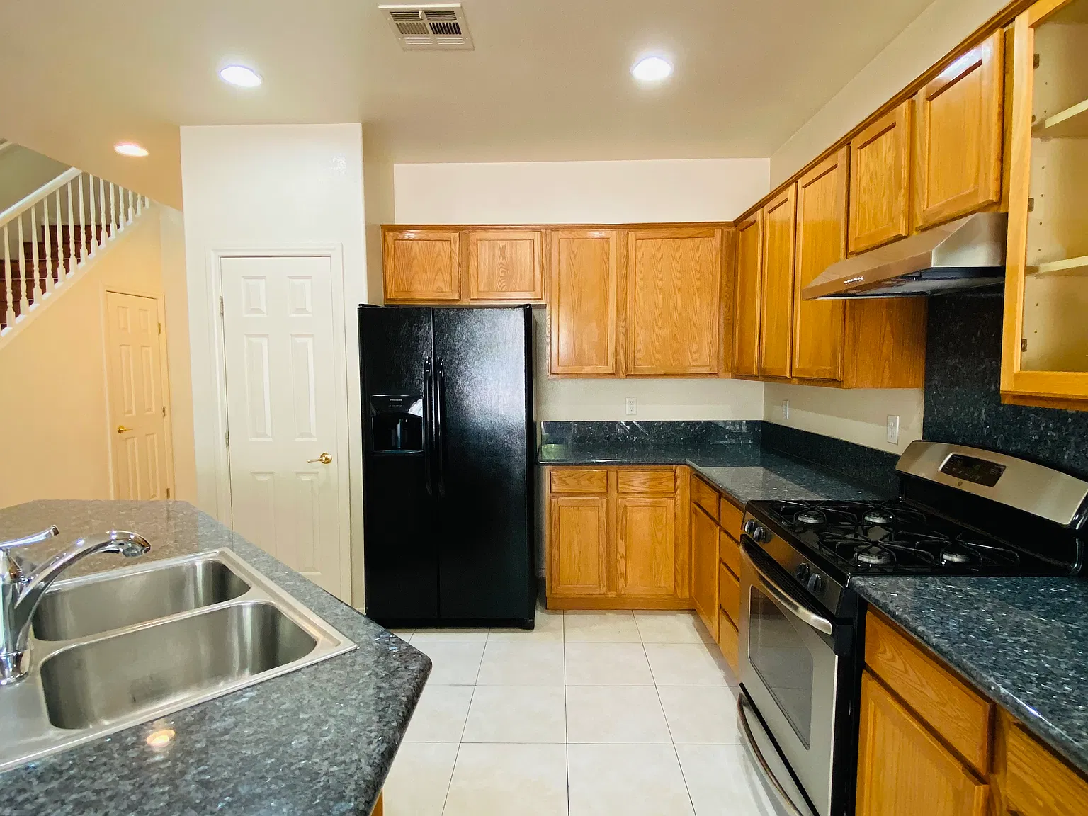 4 bed, 1828 sqft, $2,095 — Photo 4