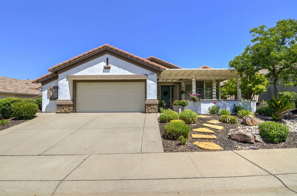 2212 Winding Way photo 1