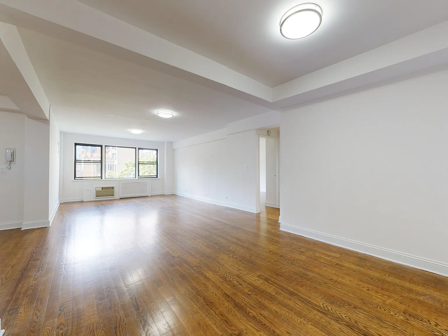 20 Beekman Place — Photo 2