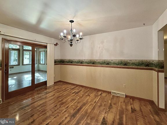 4th image of 403 Stillman Ave