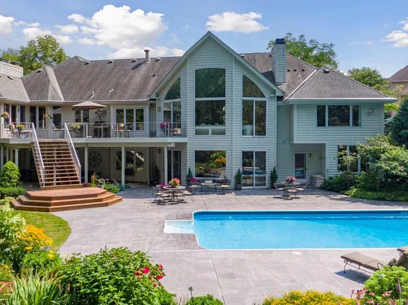 685 Brookside Ln, Mendota Heights, MN 55118