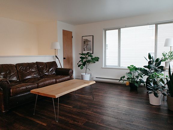 3rd image of 12729 Greenwood Ave N #2