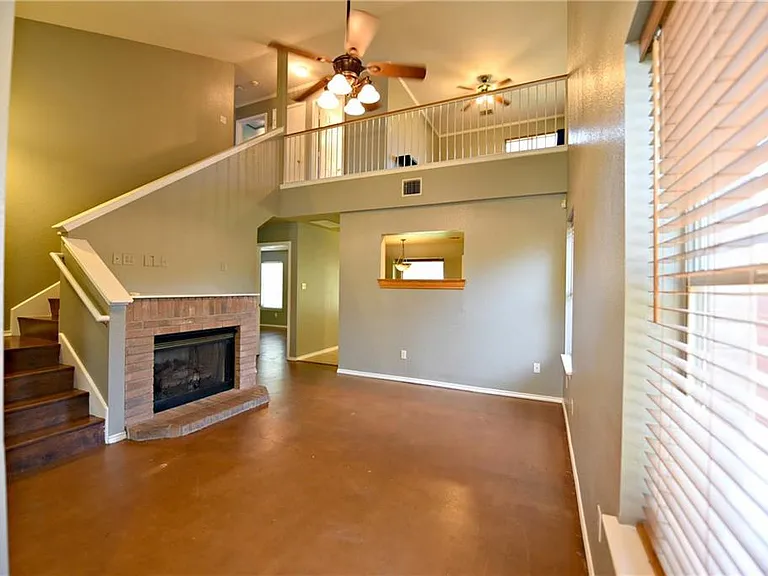 2813 Greenlee Dr — Photo 4