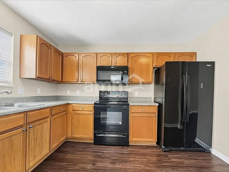 4449 Oakbank Ln — Photo 3