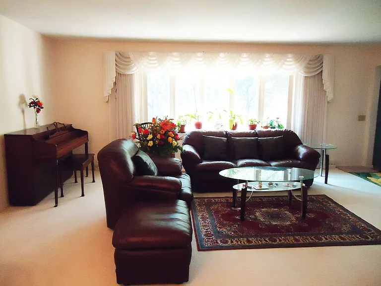 4402 Herrick Ln — Photo 6