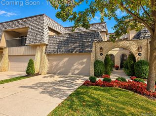 1188 Oakwood Ct, Rochester, MI 48307