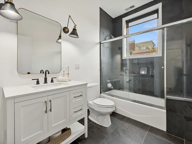 885 N Hermitage Ave #C — Photo 20