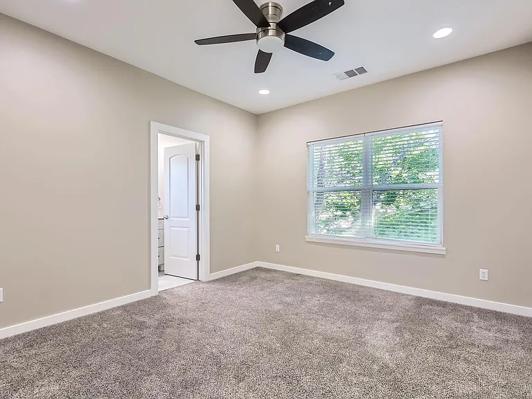 11007 Elm St — Photo 12