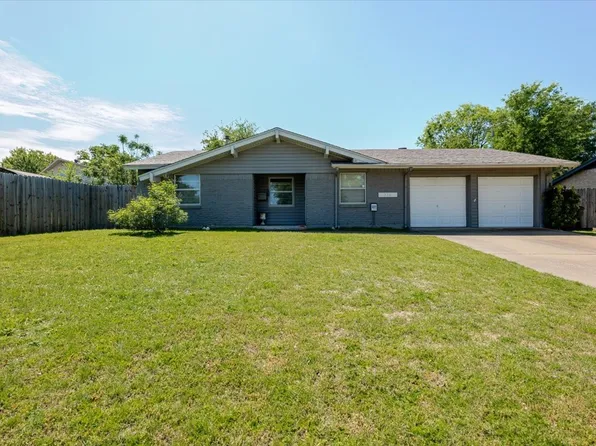 711 Shelmar Dr, Euless, TX 76039