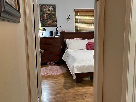 5th image of 203 NE 86th St