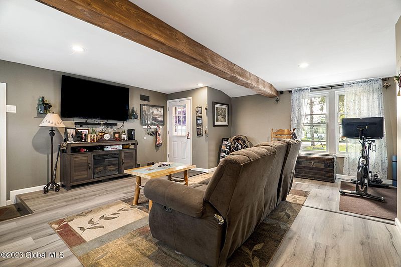 4th image of 1506 Roselawn Avenue