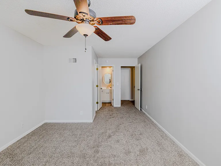6811 W 149th Ter — Photo 14
