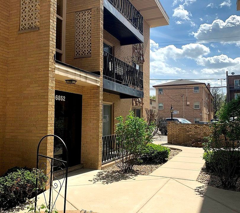 1st image of 6852 N Northwest Hwy APT 3C