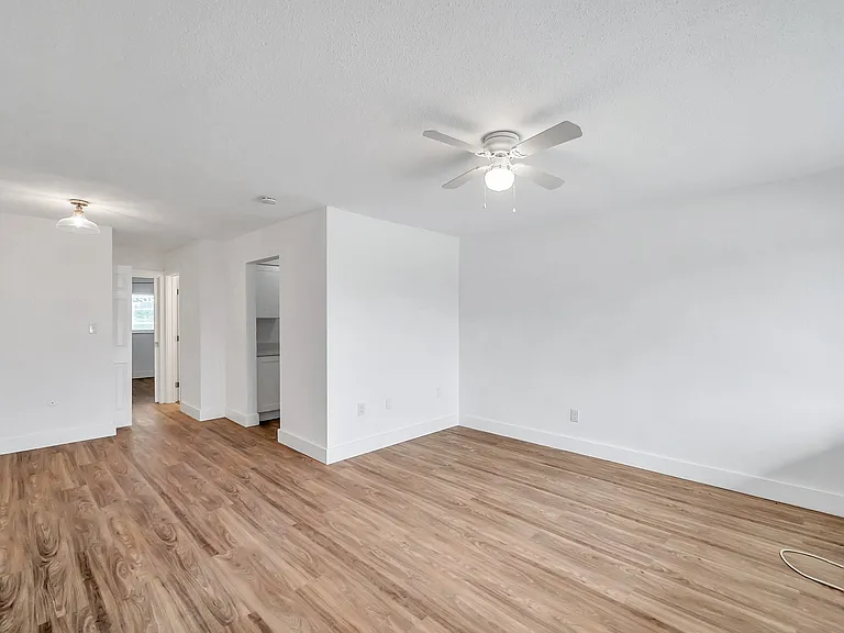 2366 Shelley St #14 — Photo 11
