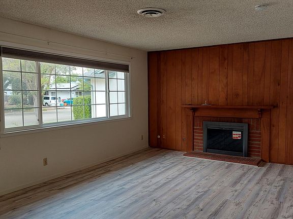 3rd image of 2914 Cabrillo Dr
