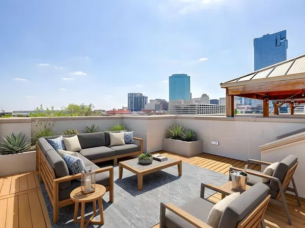 714 E 1st St, Fort Worth, TX 76102