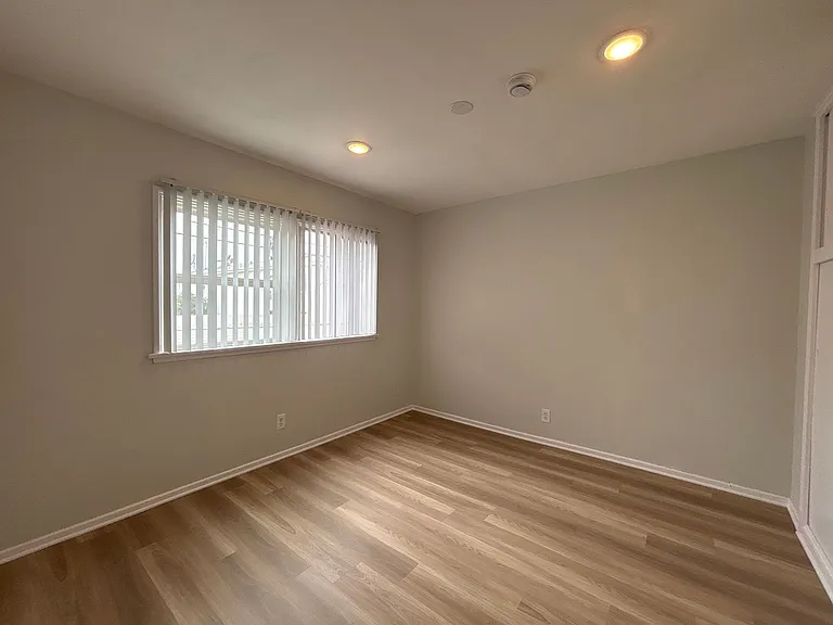 7044 Lanewood Ave — Photo 40