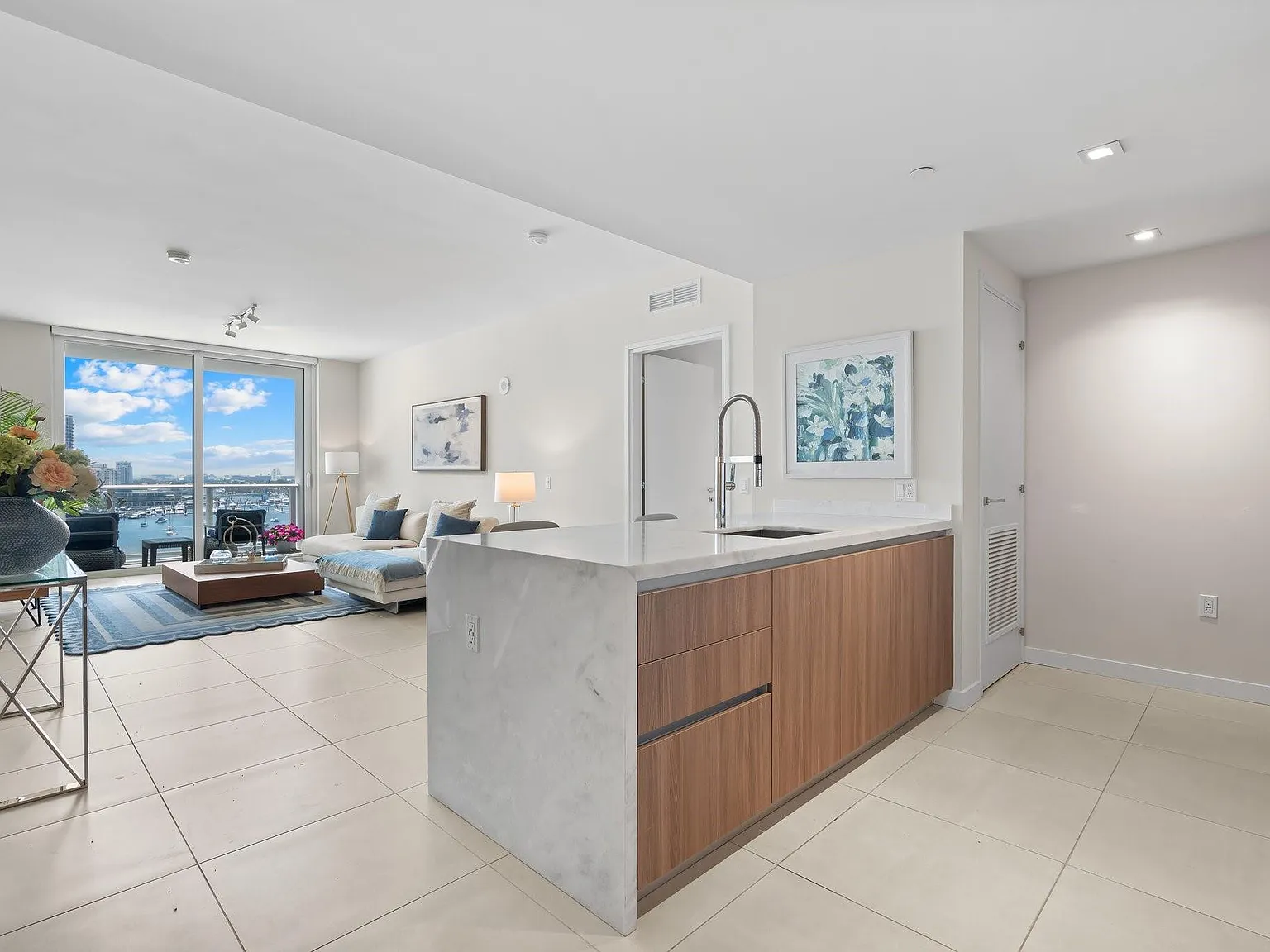 2 bed, 2.0 bath, 1286 sqft, $8,000 — Photo 4